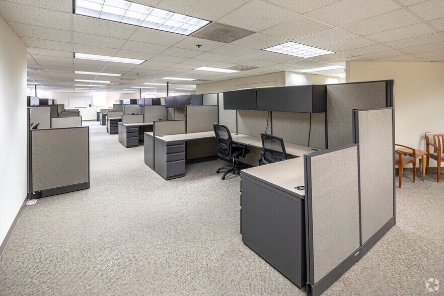 More Photos Of 2034 Eisenhower Ave, Alexandria Office For Lease