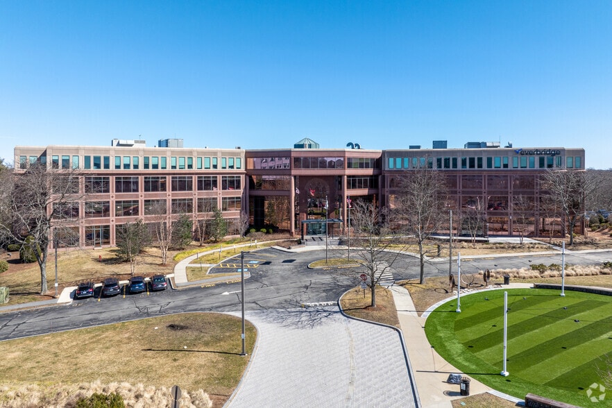 More Photos Of 25 Corporate Dr, Burlington Office For Lease