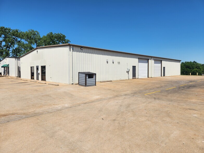 More Photos Of 7605 E 11th St, Tulsa Unknown For Lease