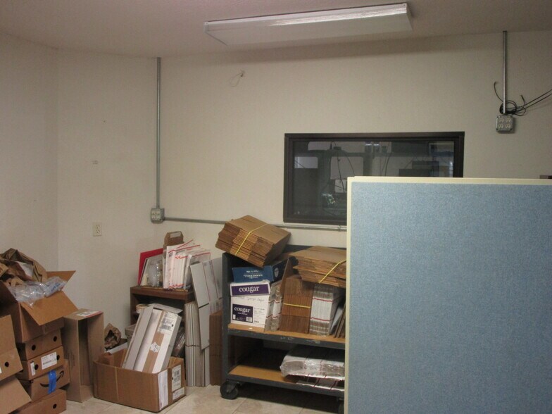 More Photos Of 2006 E Schulman Ave, Garden City General Retail For Lease