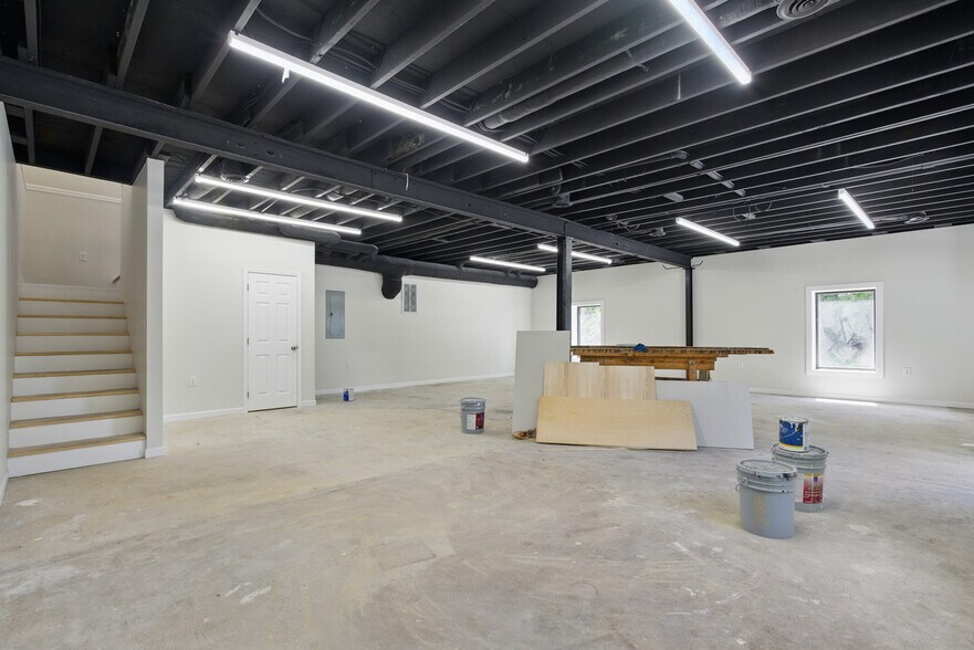 More Photos Of 700 Chickamauga Ave, Rossville Loft Creative Space For Lease