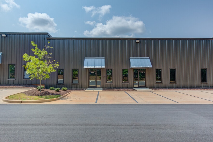 More Photos Of 5915 Steeplechase Blvd, Cumming Warehouse For Lease