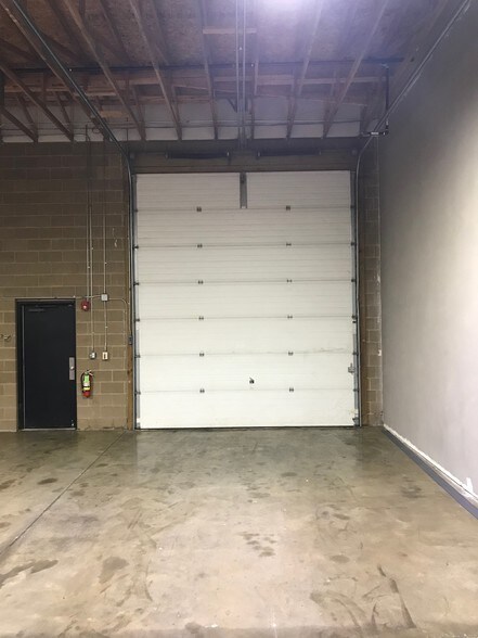 More Photos Of 501 Scott Ave, Des Moines Warehouse For Sale