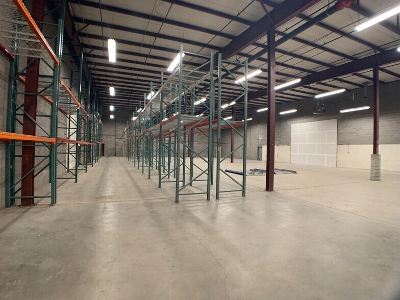 More Photos Of 300-400 W 53rd Pl, Denver Showroom For Lease