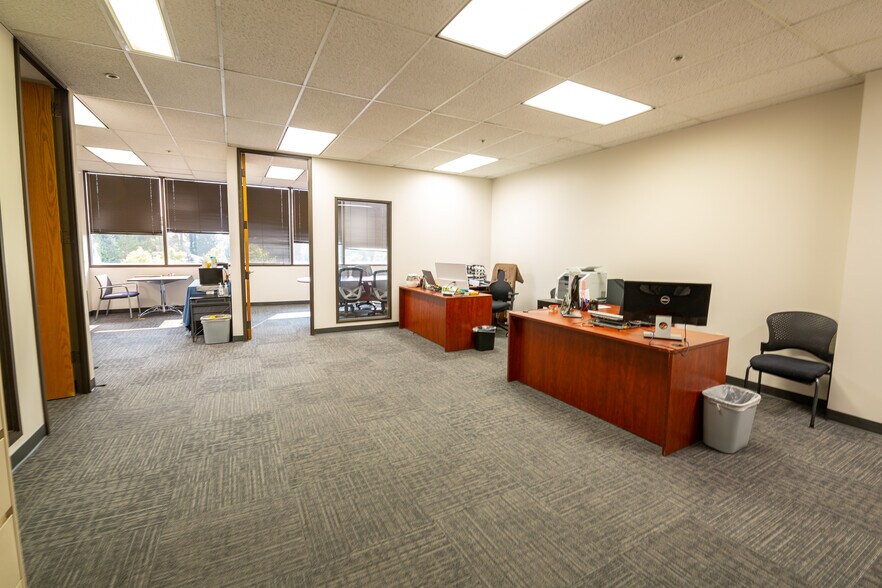 More Photos Of 6950 SW Hampton St, Tigard Office For Lease