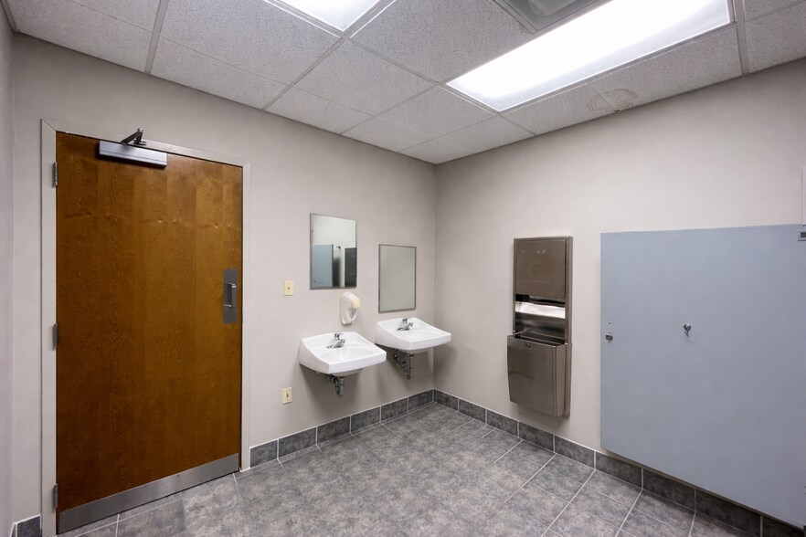 More Photos Of 37 Sandstone Cir, Jackson Medical For Lease