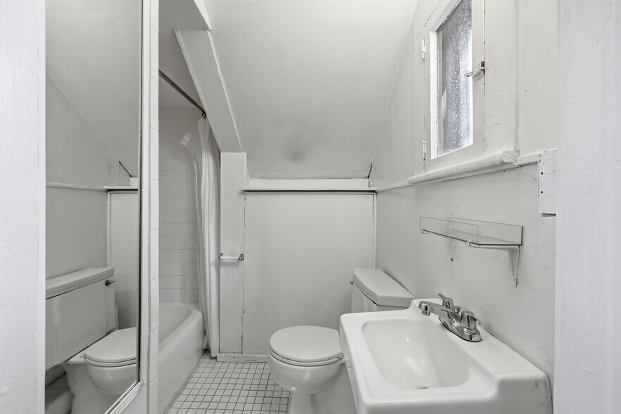 More Photos Of 50 Charlotte St, Saint Augustine Storefront Retail Office For Sale