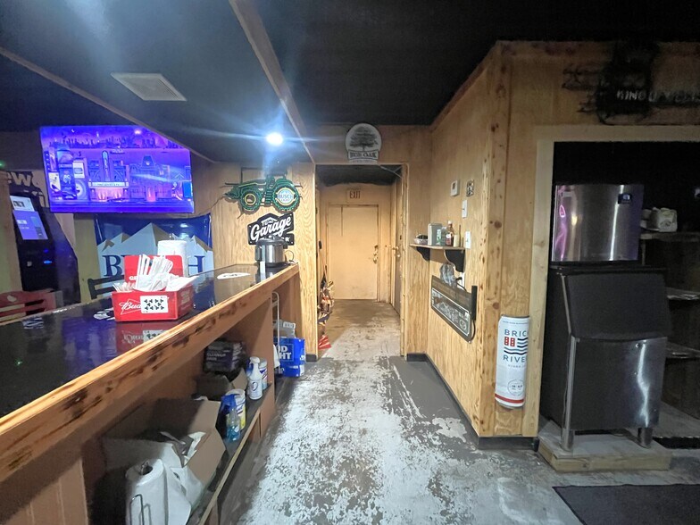 More Photos Of 219 Main St, Hale Flex For Sale