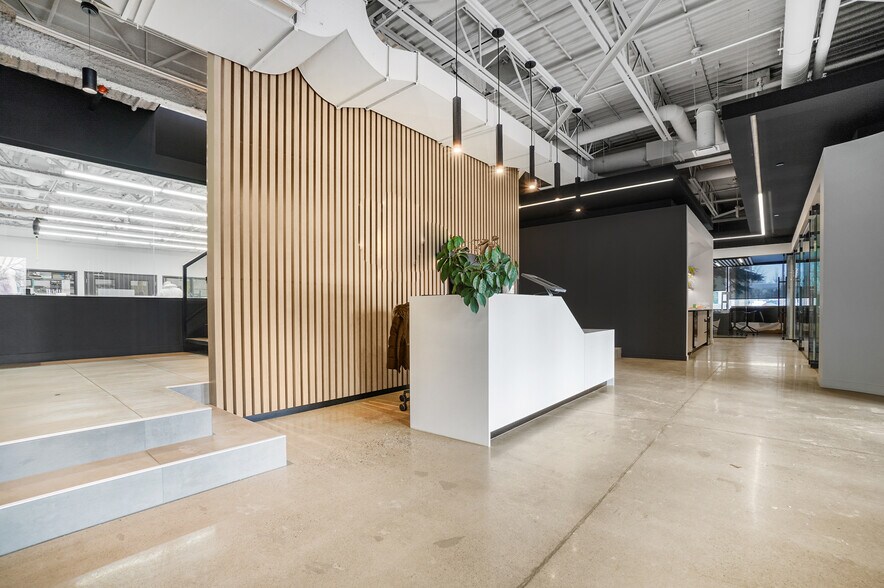 More Photos Of 2351 Boul Fernand-Lafontaine, Longueuil Manufacturing For Sale