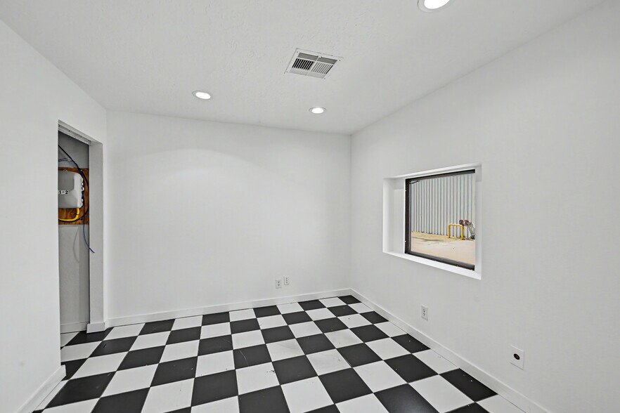 More Photos Of 4201 Langley Rd, Houston Warehouse For Lease