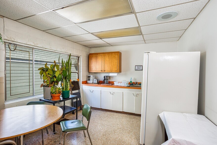 More Photos Of 835 SE 17th Ave, Portland Office For Sale
