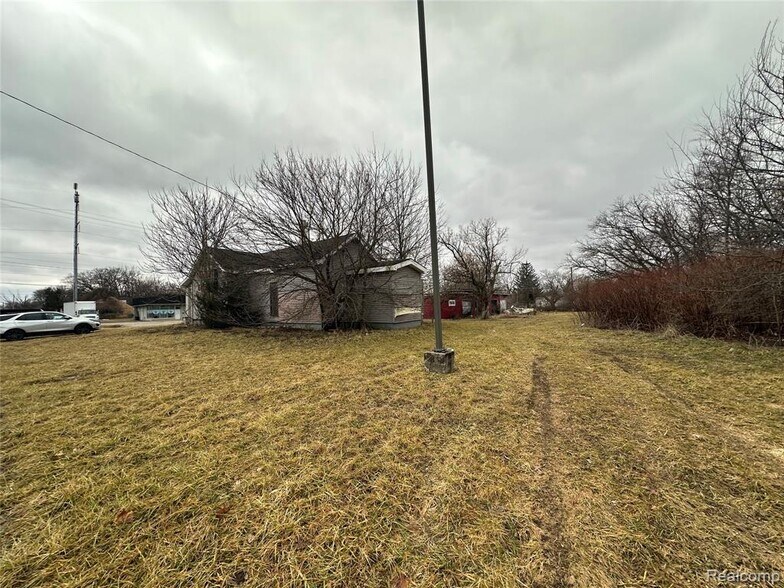 More Photos Of 1102 Pasadena Ave, Flint General Retail For Sale