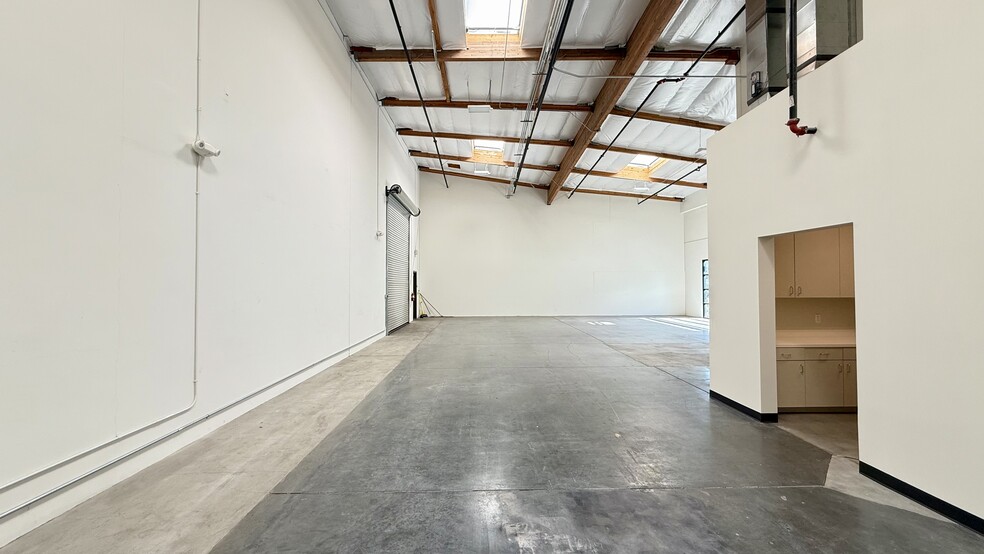 More Photos Of 29601-29607 Agoura Rd, Agoura Hills Unknown For Lease
