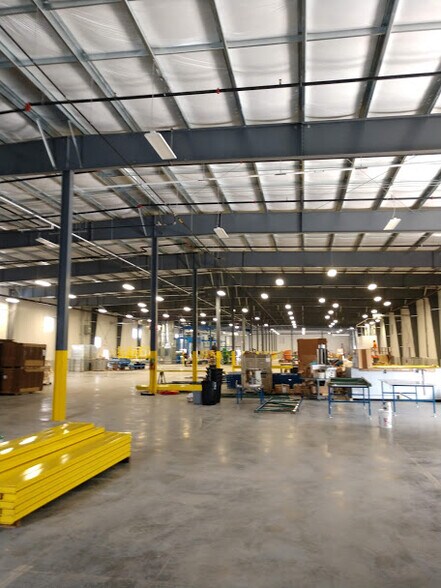 More Photos Of 1900 Bleecker St, Utica Distribution For Lease