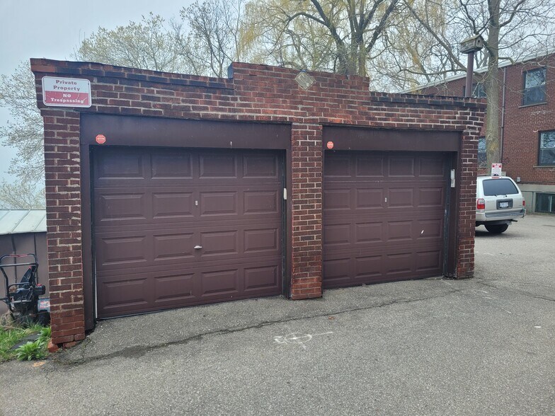 More Photos Of 2707 Lake Shore Blvd W, Toronto Apartments For Sale