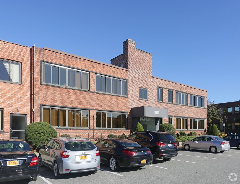 More Photos Of 350 Old Country Rd, Garden City Office For Lease