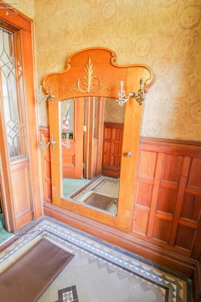 More Photos Of 516 W Washington St, Sandusky Office For Sale