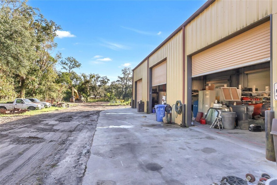 More Photos Of 875 Lakeview Dr, Deland Warehouse For Sale