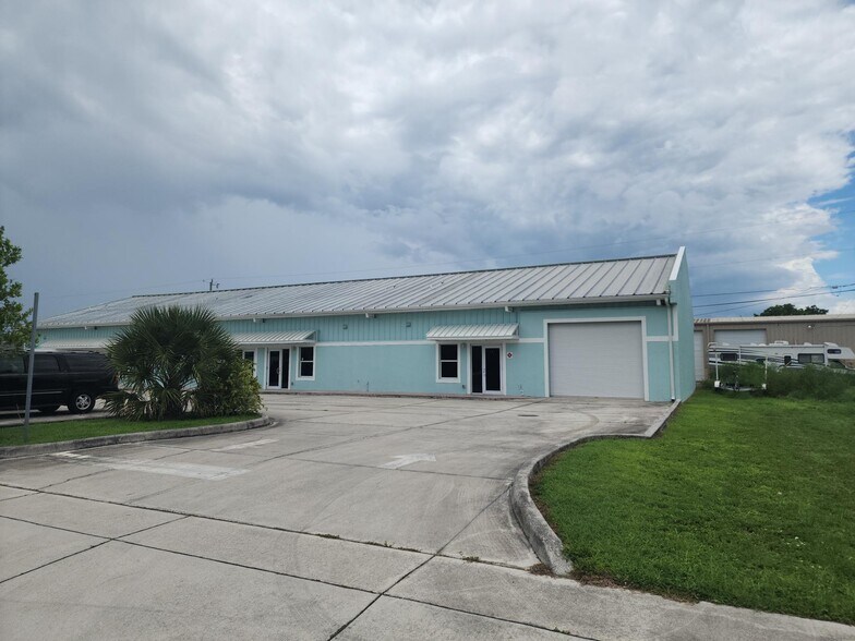 More Photos Of 1007 NE 7th Ter, Cape Coral Warehouse For Sale