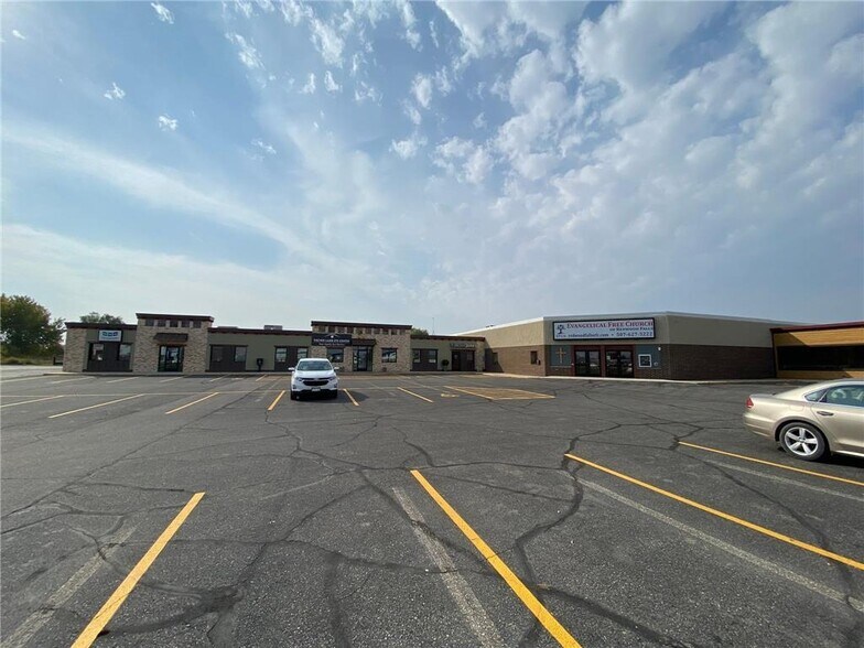 More Photos Of 1380 E Bridge St, Redwood Falls General Retail For Lease