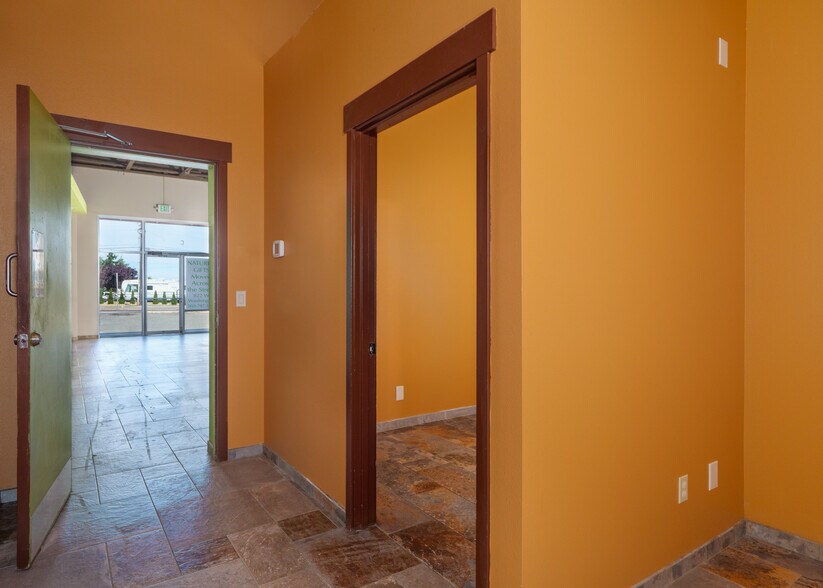 More Photos Of 755 W Washington St, Sequim General Retail For Lease