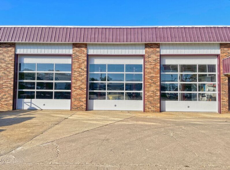 More Photos Of 1101 W Sheridan Ave, Shenandoah Auto Repair For Sale