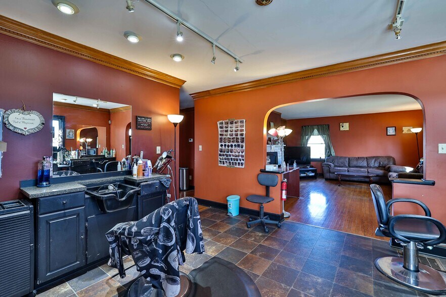 More Photos Of 8523 Cincinnati-Columbus Rd, West Chester Office For Sale