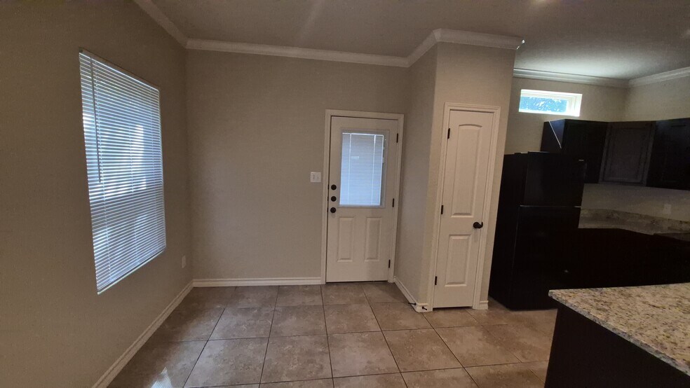 More Photos Of 6866 Lakeview Dr, San Antonio Multifamily For Sale