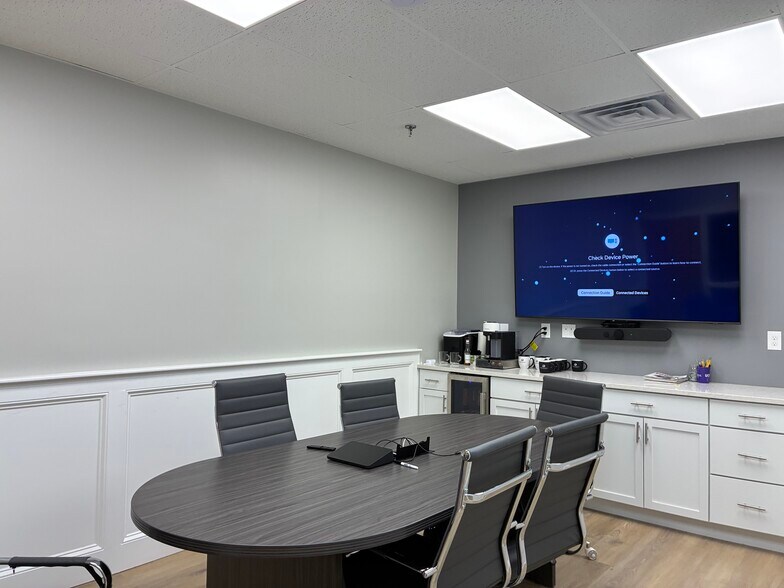 More Photos Of 25 Lindeman Dr, Trumbull Warehouse For Lease