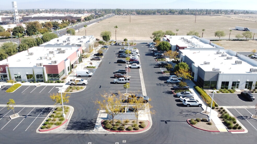 More Photos Of 5701 Young St, Bakersfield Medical For Sale