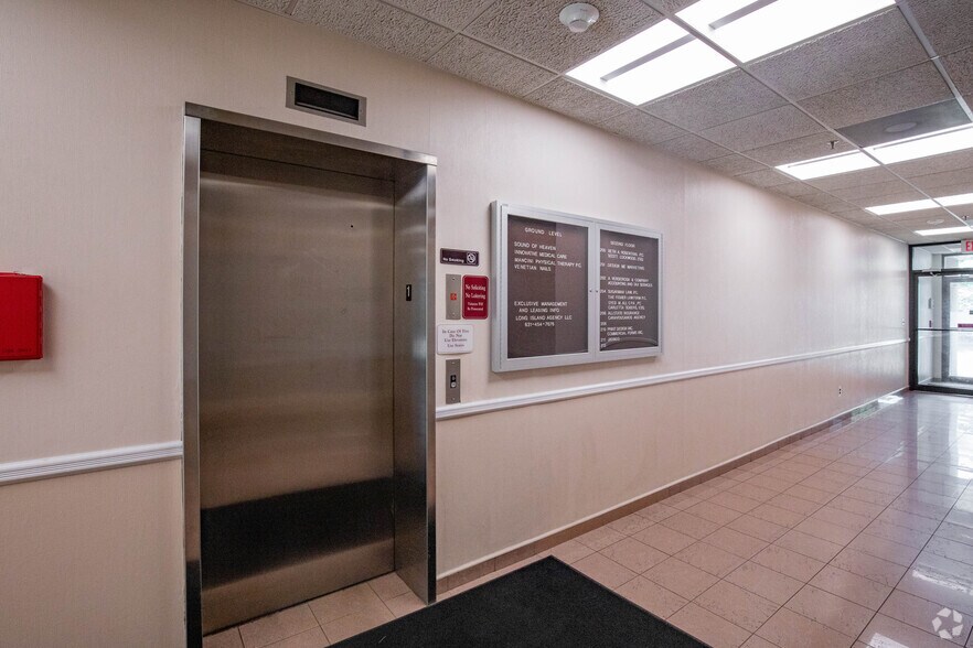 More Photos Of 375 Commack Rd, Deer Park Office For Lease