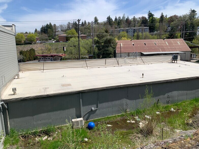 More Photos Of 1001-1006 NW Nye St, Pullman General Retail For Sale