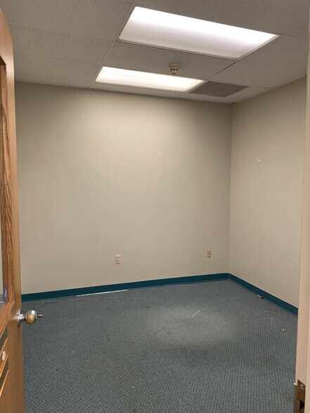 More Photos Of 1946 Lindorph Dr, Dayton Flex For Sale