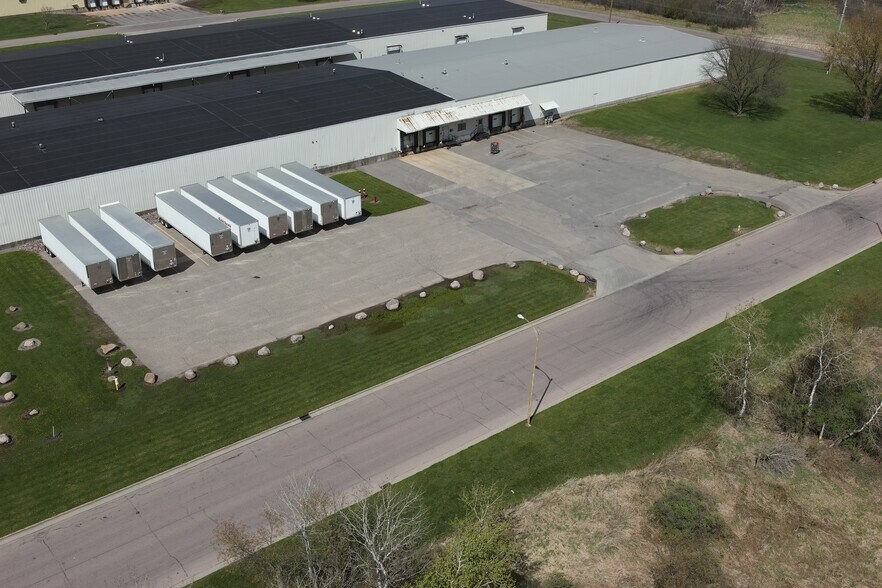 More Photos Of 1940 Jefferson St, Wisconsin Rapids Distribution For Sale