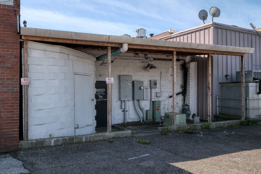 More Photos Of 314 2nd Ave, Gallipolis Storefront For Sale