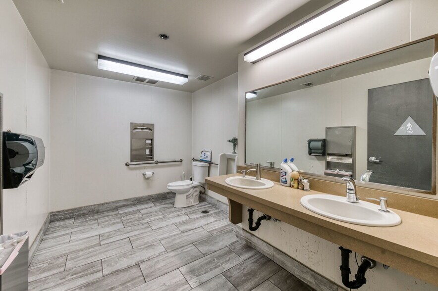 More Photos Of 5333 N Cornelia Ave, Fresno Warehouse For Sale