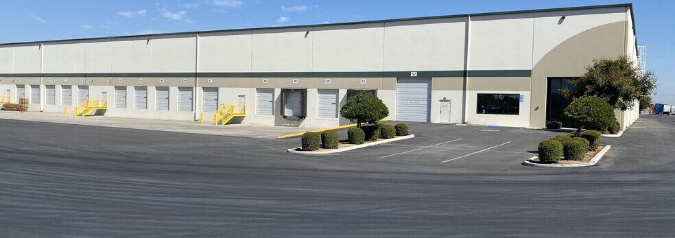 More Photos Of 2520 N American St, Visalia Distribution For Lease