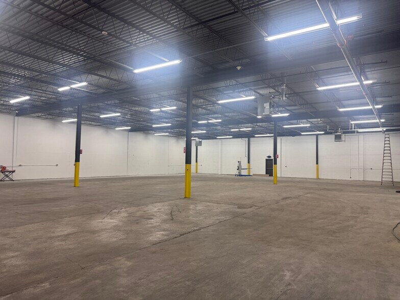 More Photos Of 3950 Nebraska St, Levittown Warehouse For Lease
