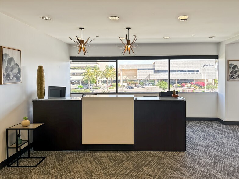 More Photos Of 6991 E Camelback Rd, Scottsdale Coworking Space