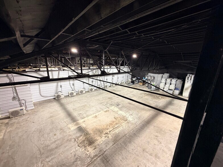 More Photos Of 40-50 Victor St, Highland Park Warehouse For Sale