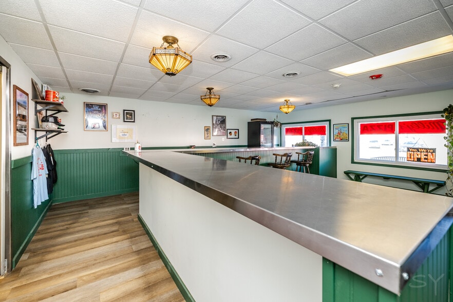 More Photos Of 6737 Roosevelt Rd, Berwyn Storefront Retail Office For Lease