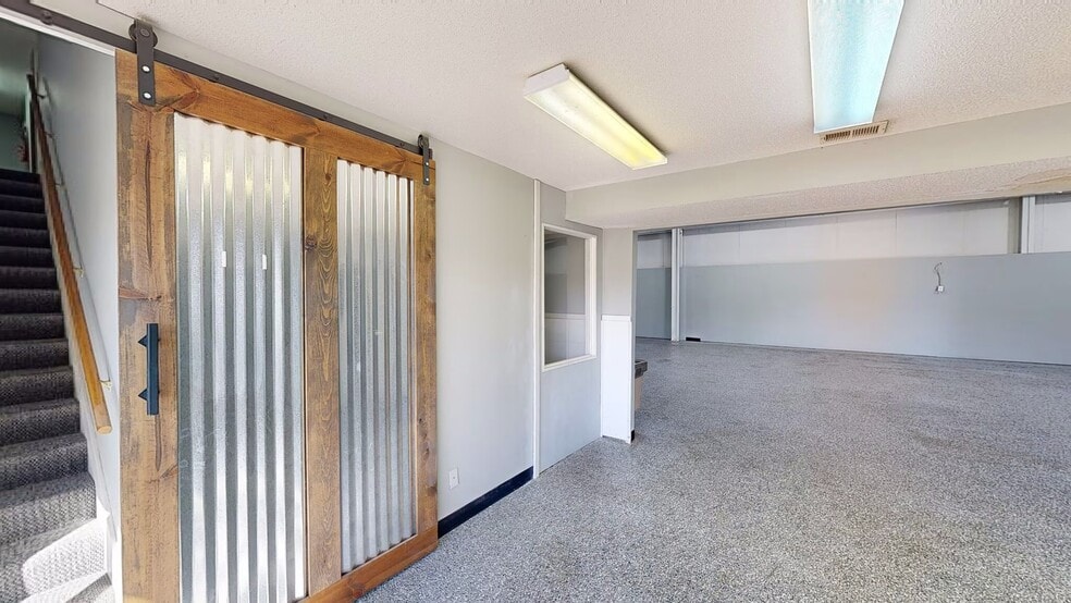 More Photos Of 1000 E Santa Fe St, Gardner Warehouse For Sale