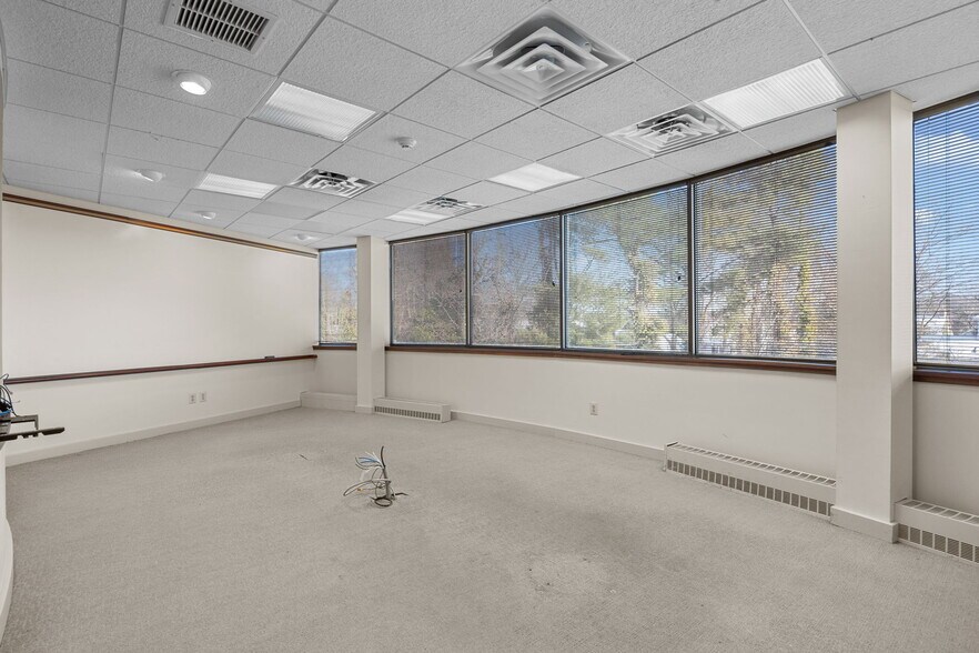More Photos Of 667 Welsh Rd, Huntingdon Valley Loft Creative Space For Sale