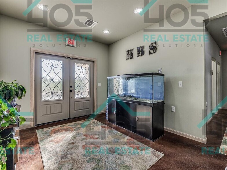 More Photos Of 1917 Commerce, Choctaw Office For Lease