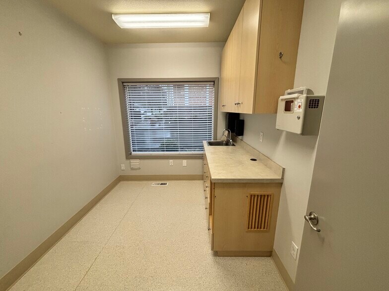 More Photos Of 1515-1535 Liberty St SE, Salem Medical For Lease