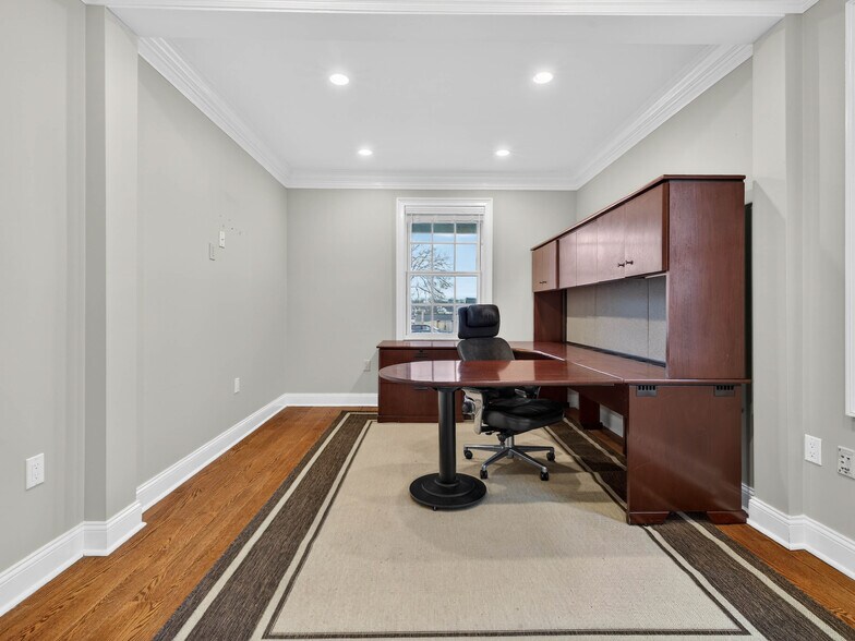 More Photos Of 3 Fort Rachel Pl, Mystic Office Residential For Lease