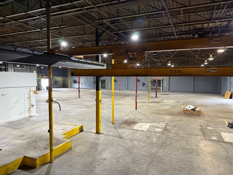 More Photos Of 5201 S West Shore Blvd, Tampa Warehouse For Lease