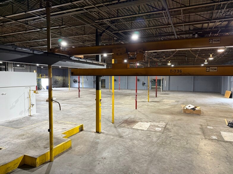 More Photos Of 5201 S West Shore Blvd, Tampa Warehouse For Lease