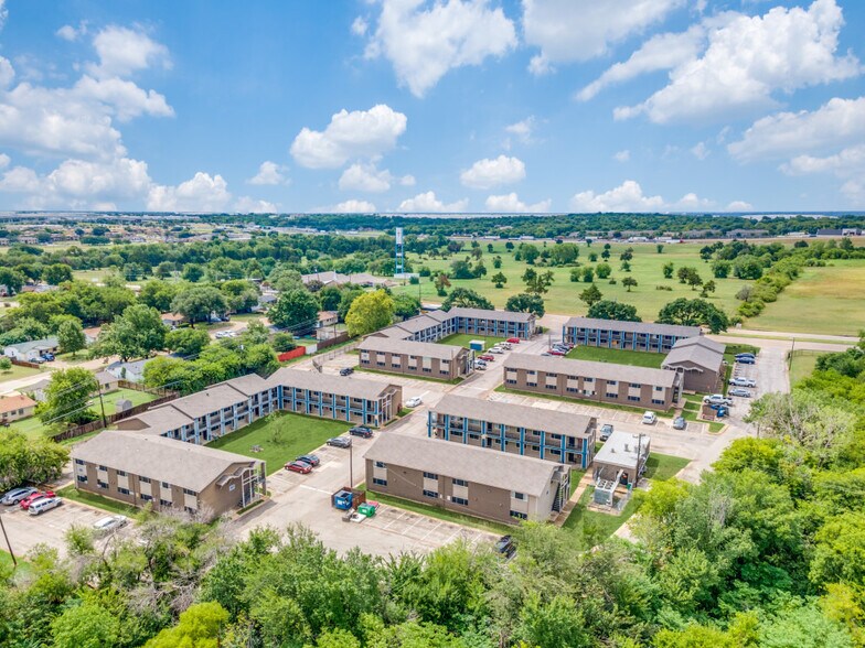More Photos Of 911 W Wheatland Rd, Dallas Apartments For Sale