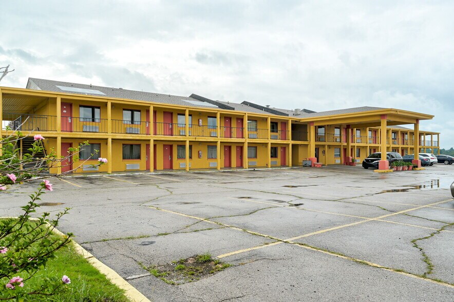 More Photos Of 1400 NE 63rd St, Oklahoma City Hotel For Sale